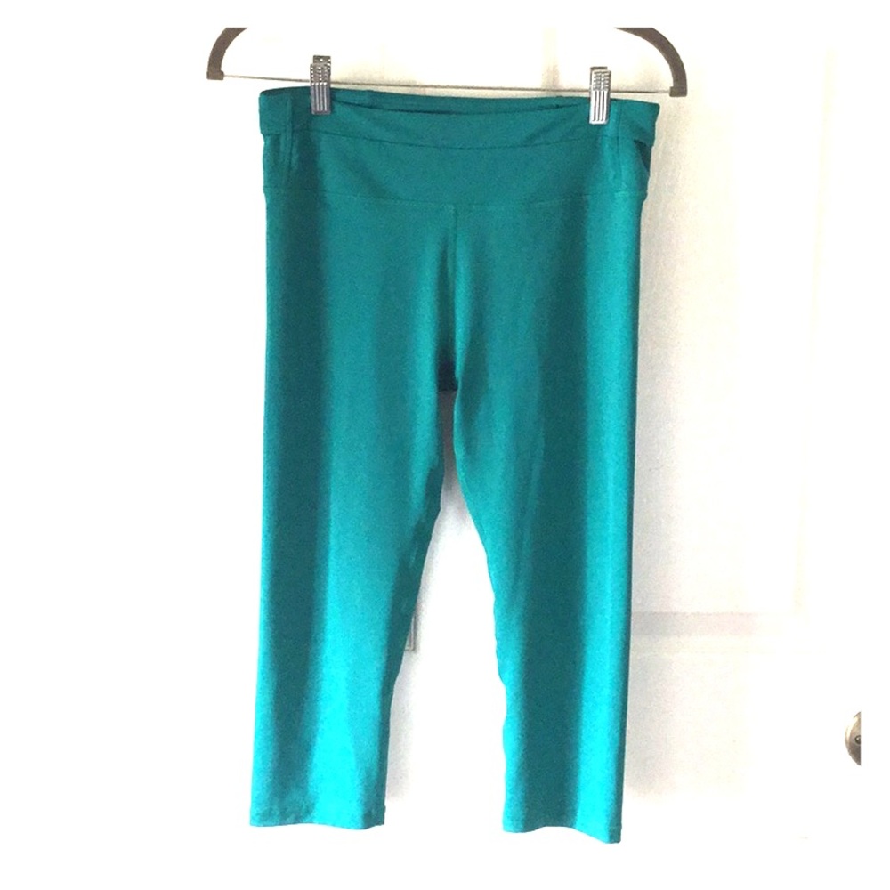 Fabletics Emerald Green Capri Back Pocket